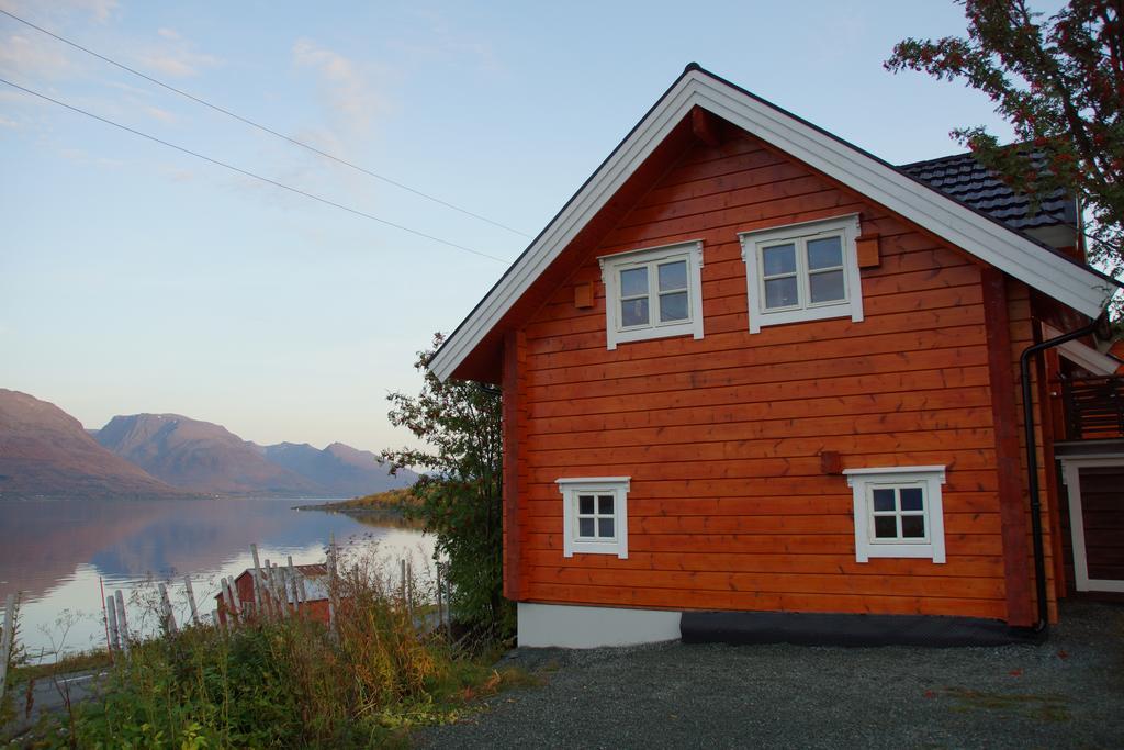 Aaroybukt Guesthouse Aroybukta Exterior foto